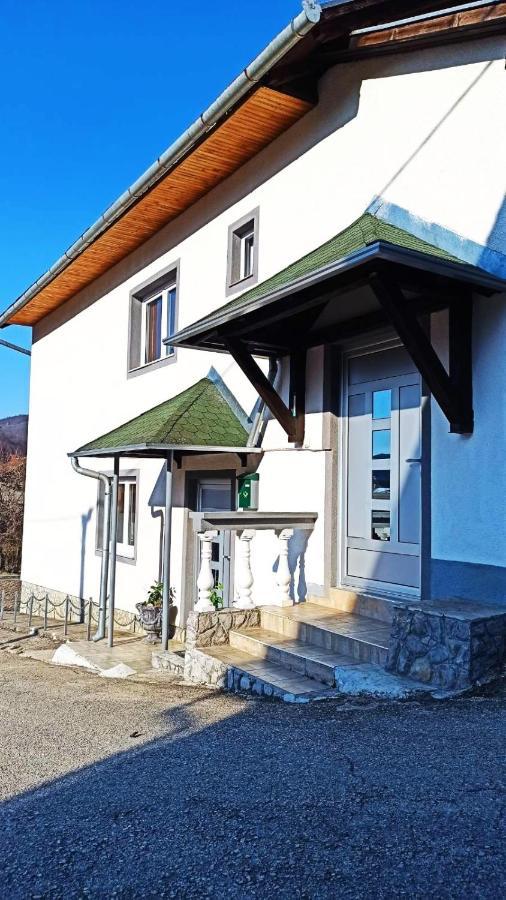 Apartman Adna Kulen Vakuf Extérieur photo